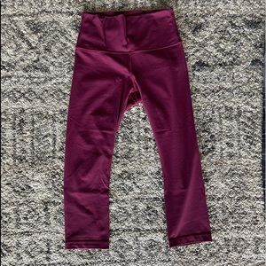 Lululemon Wunder Under Crop. Size 6.